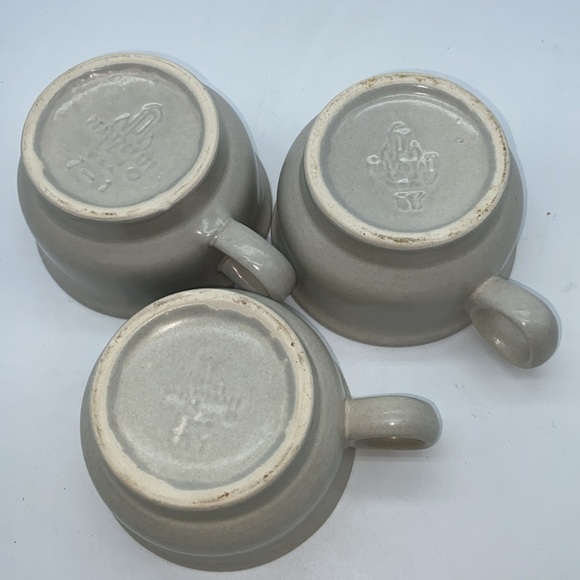 3 Pfaltzgraff Yorktowne Cups & Saucers and 3 extra saucers added too - Picture 9 of 9